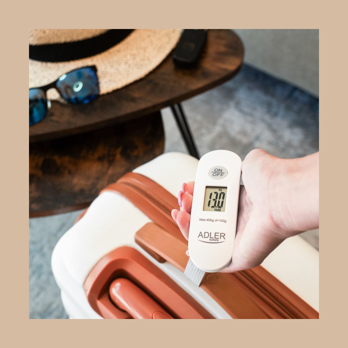 Adler | Travel Luggage Scale | AD 8189 | Maximum weight (capacity) 40 kg | Accuracy 100 g | White