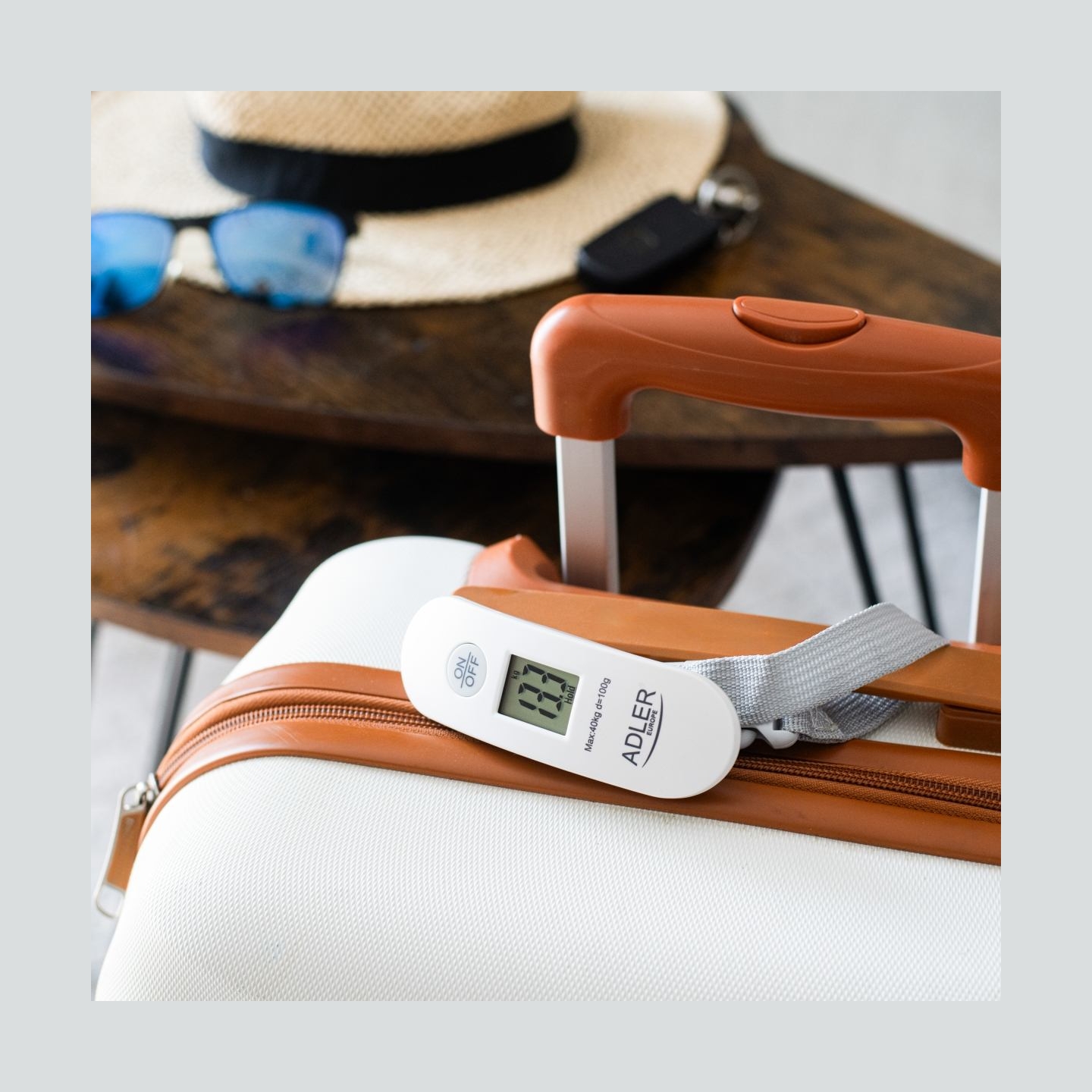 Adler | Travel Luggage Scale | AD 8189 | Maximum weight (capacity) 40 kg | Accuracy 100 g | White