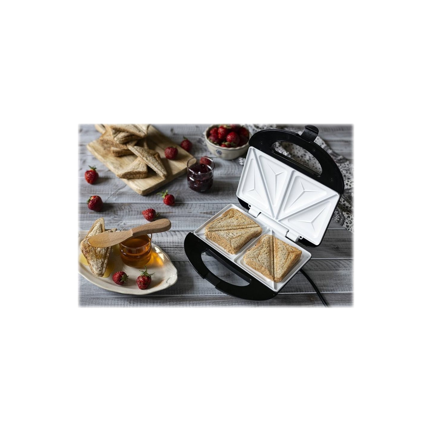 Camry | Sandwich maker | CR 3018 | 850 W | Number of plates 1 | Number of pastry 2 | Ceramic coating | Black