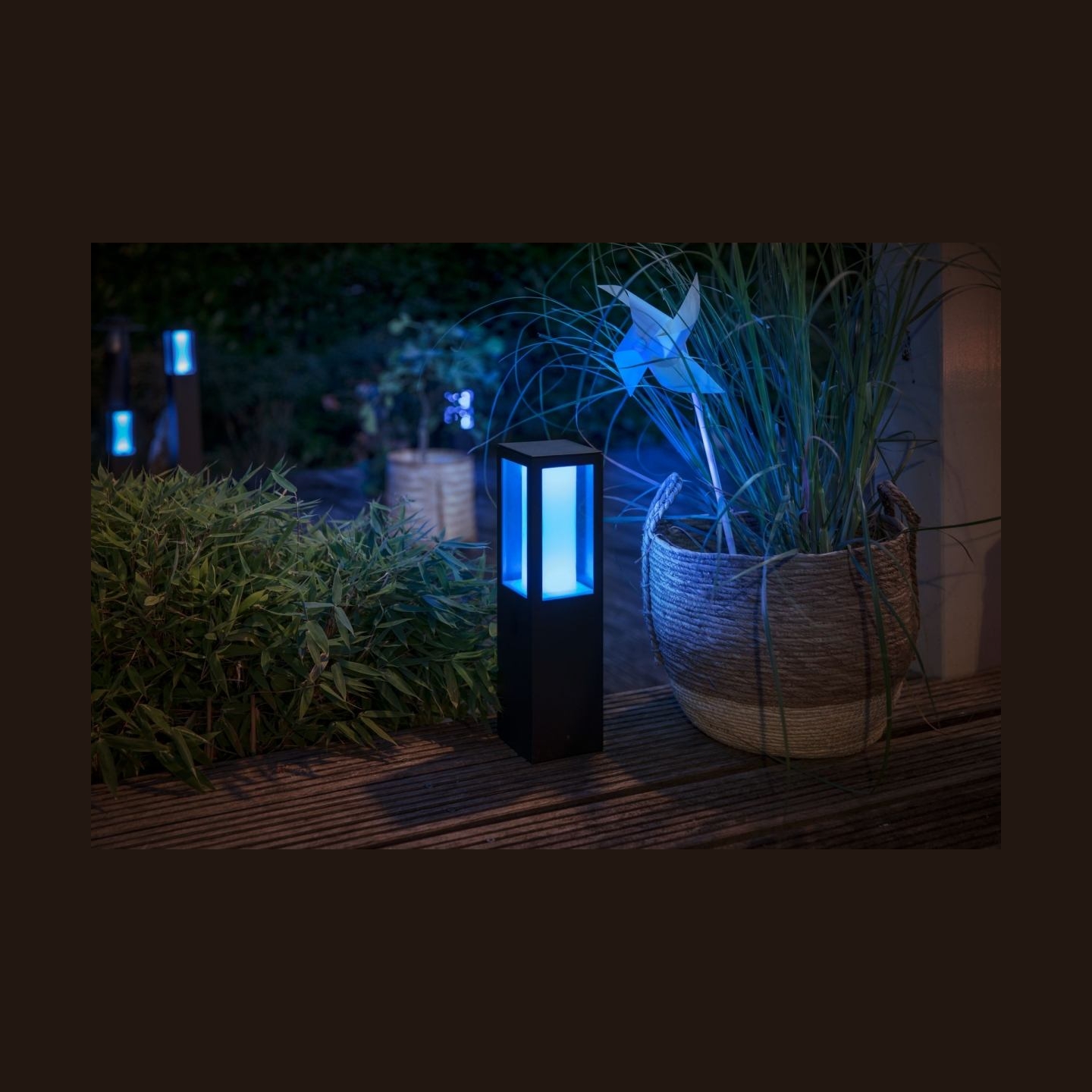 Philips Hue WCA Impress Outdoor Pedestal Lantern 24V | 8 W | 2000-6500 Hue White Colour Ambiance