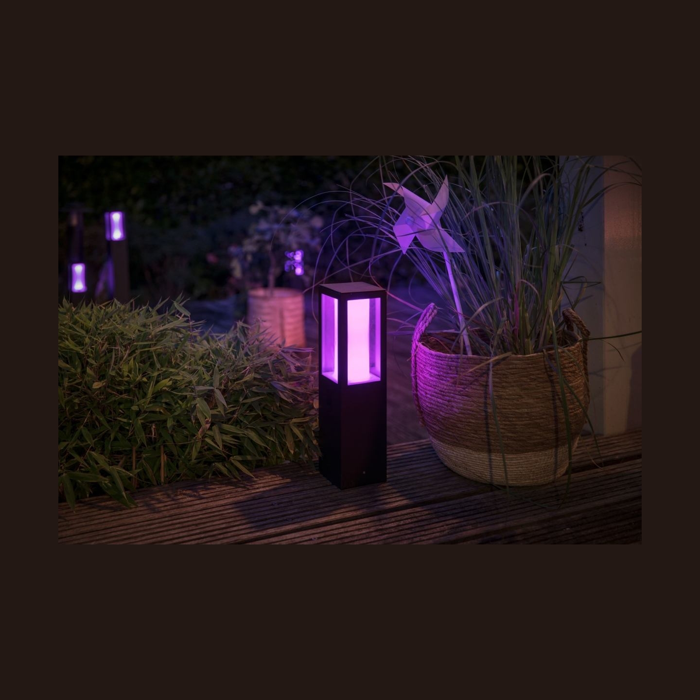 Philips Hue WCA Impress Outdoor Pedestal Lantern 24V | 8 W | 2000-6500 Hue White Colour Ambiance