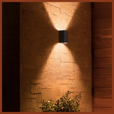 Philips Hue WCA Resonate Outdoor Wall Lantern, Black | 8 W | 2000-6500 Hue White Colour Ambiance