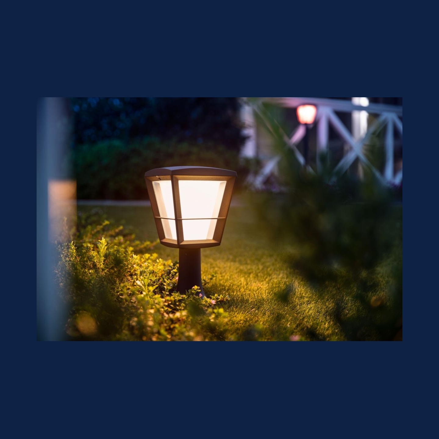 Philips Hue WCA Econic Outdoor Pedestal Lantern | 15 W | 2000-6500 Hue White Colour Ambiance