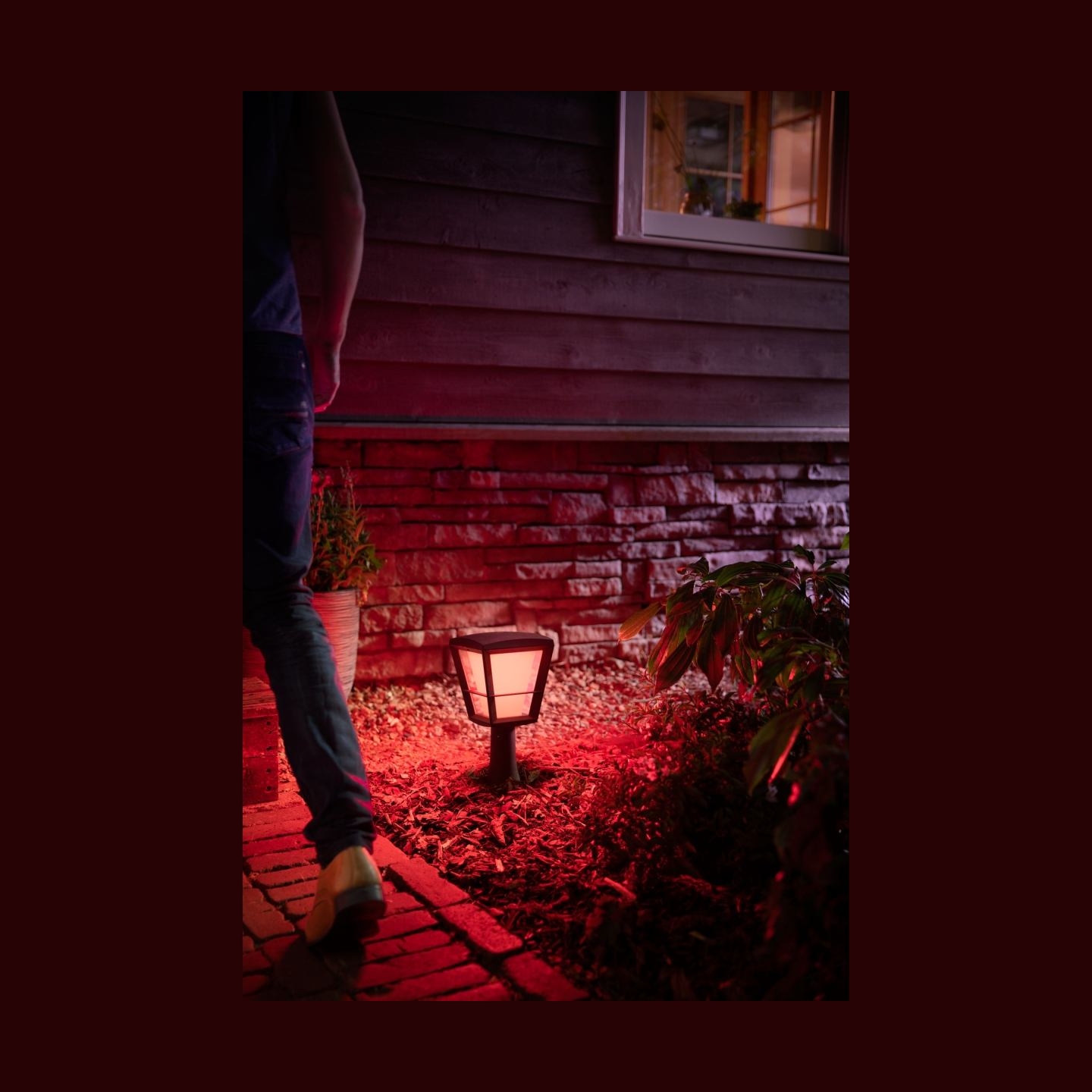 Philips Hue WCA Econic Outdoor Pedestal Lantern | 15 W | 2000-6500 Hue White Colour Ambiance