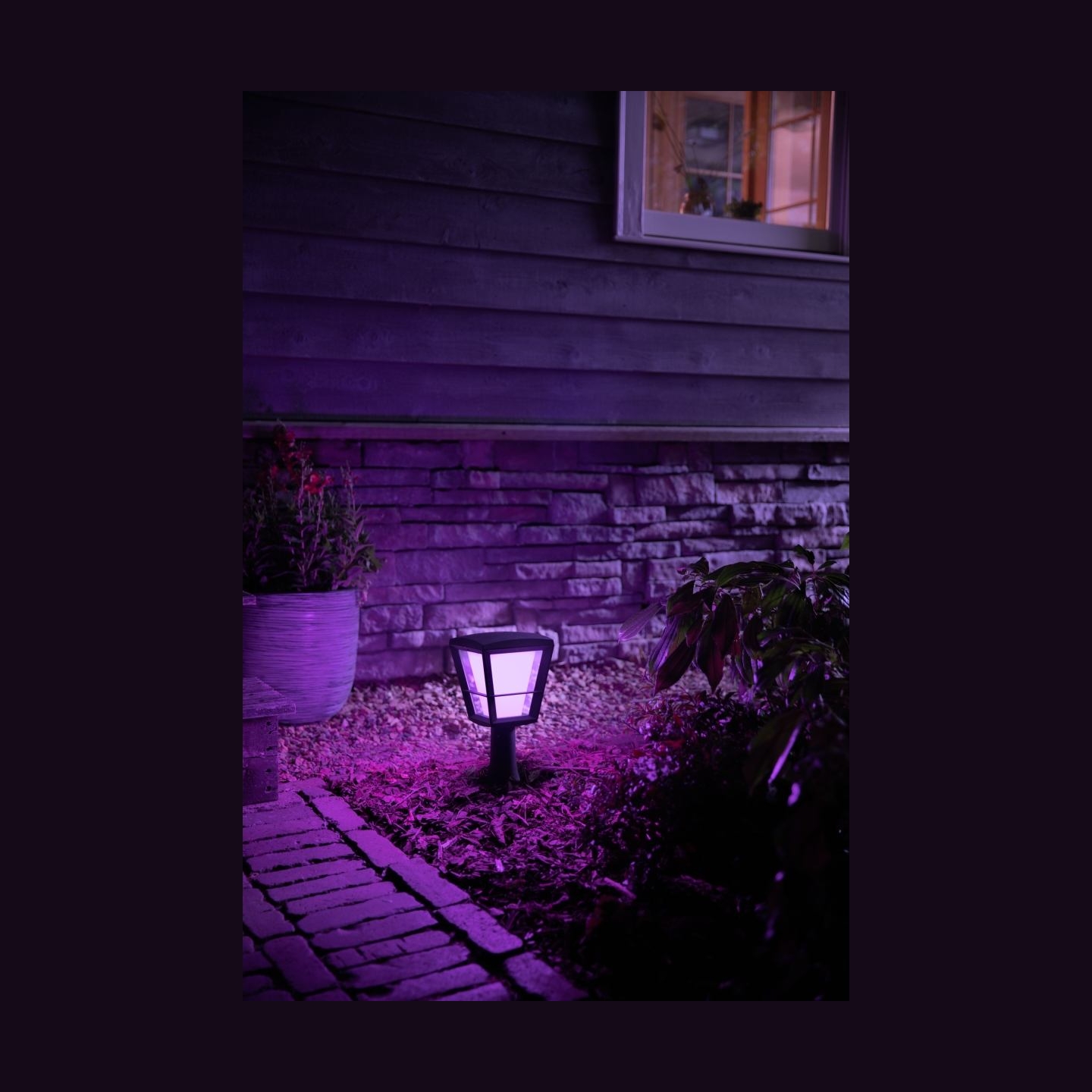 Philips Hue WCA Econic Outdoor Pedestal Lantern | 15 W | 2000-6500 Hue White Colour Ambiance