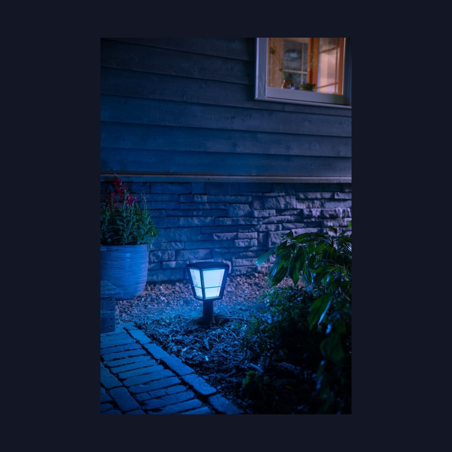 Philips Hue WCA Econic Outdoor Pedestal Lantern | 15 W | 2000-6500 Hue White Colour Ambiance