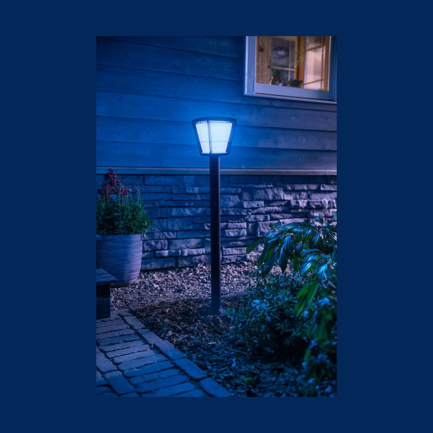 Philips Hue WCA Econic Outdoor Post Lantern | 15 W | 2000-6500 Hue White Color Ambiance