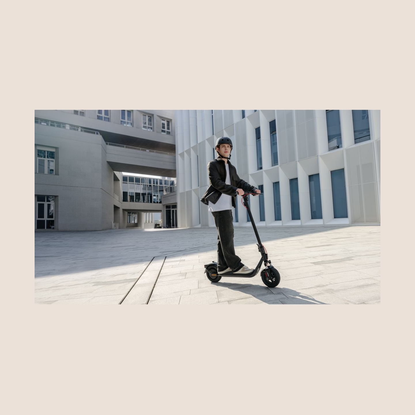 Segway | F2 Pro E II | eKickScooter | 900 W | Up to 25 km/h | 10 " | Black and Red