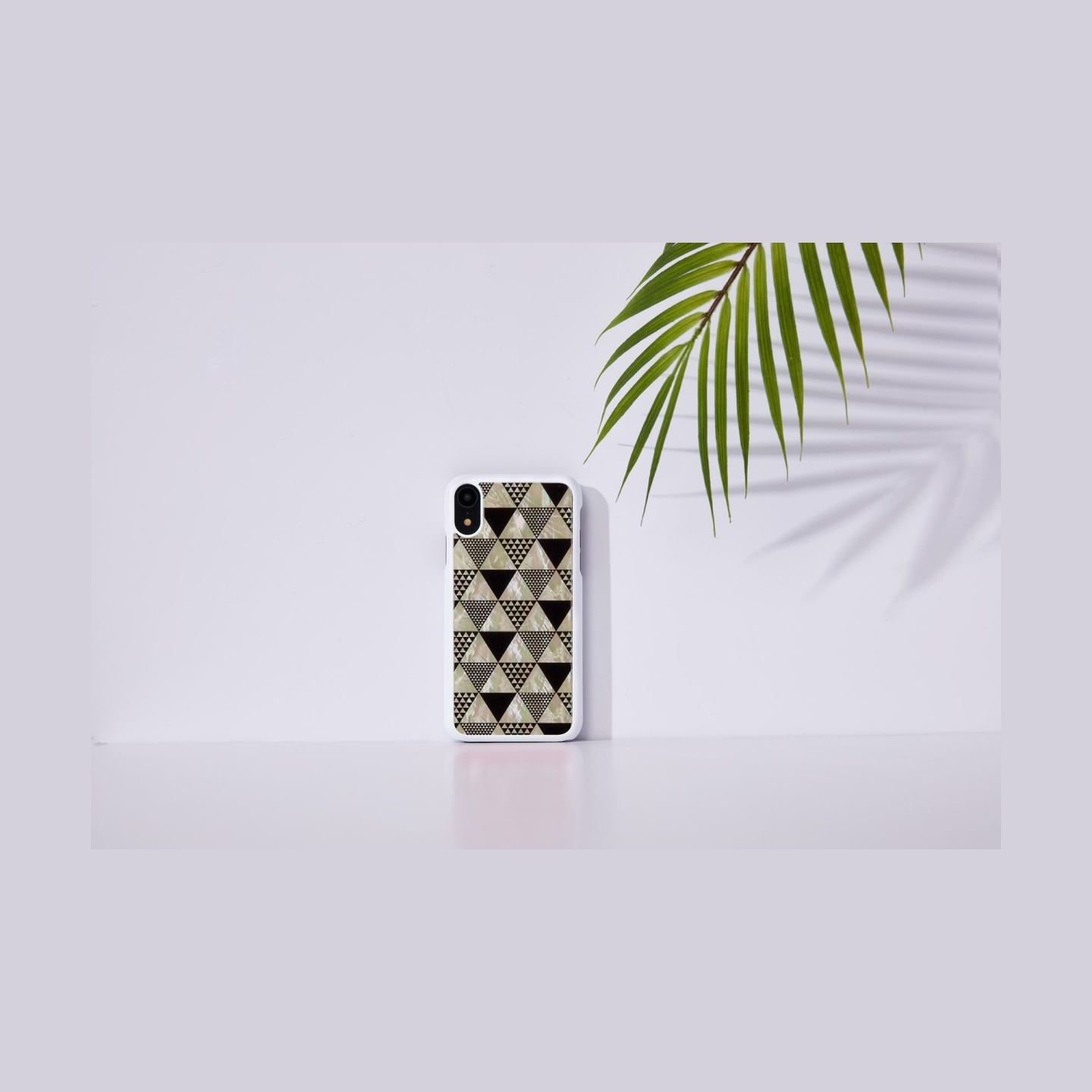 Ikins SmartPhone case iPhone XR pyramid white