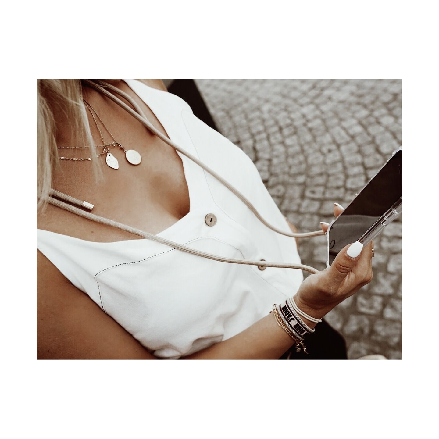 Lookabe Necklace iPhone 7/8+ gold nude loo007