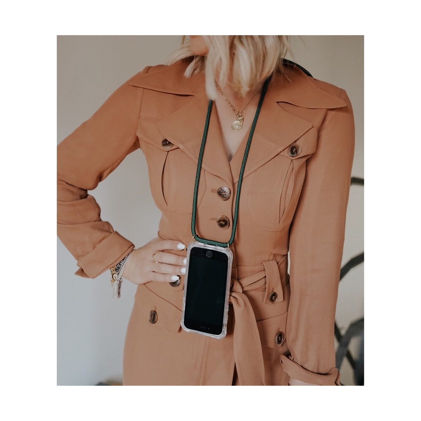 Lookabe Necklace iPhone Xr gold green loo014