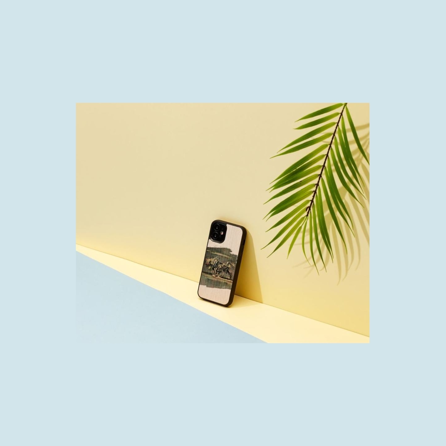 Man&Wood case for iPhone 12 mini white bull