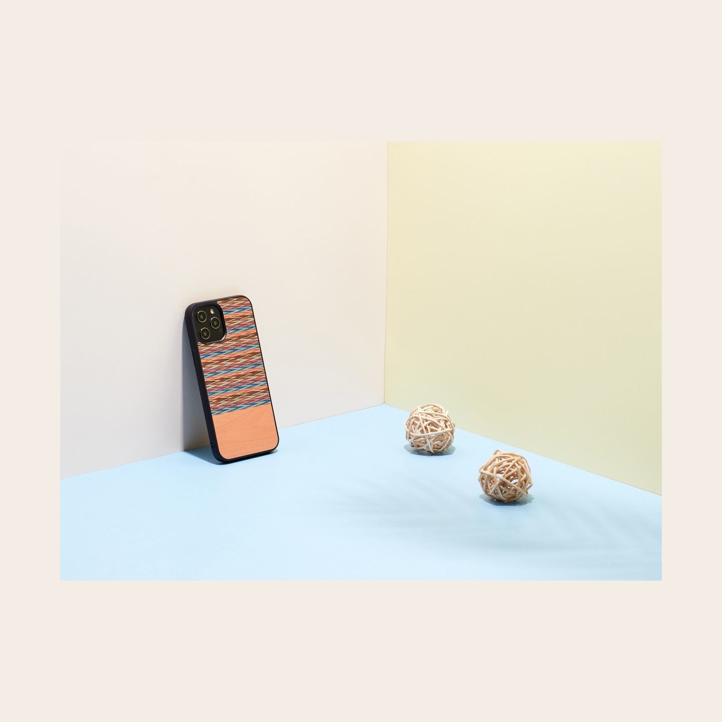Man&Wood case for iPhone 12/12 Pro browny check black
