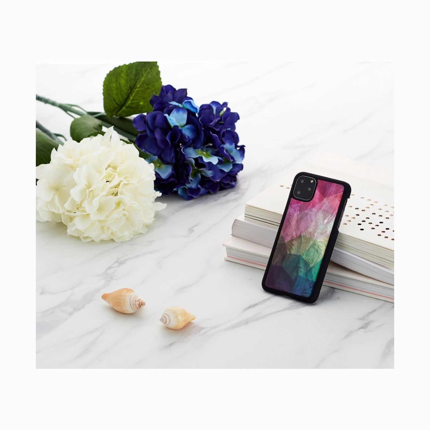 Ikins SmartPhone case iPhone 11 Pro Max water flower black