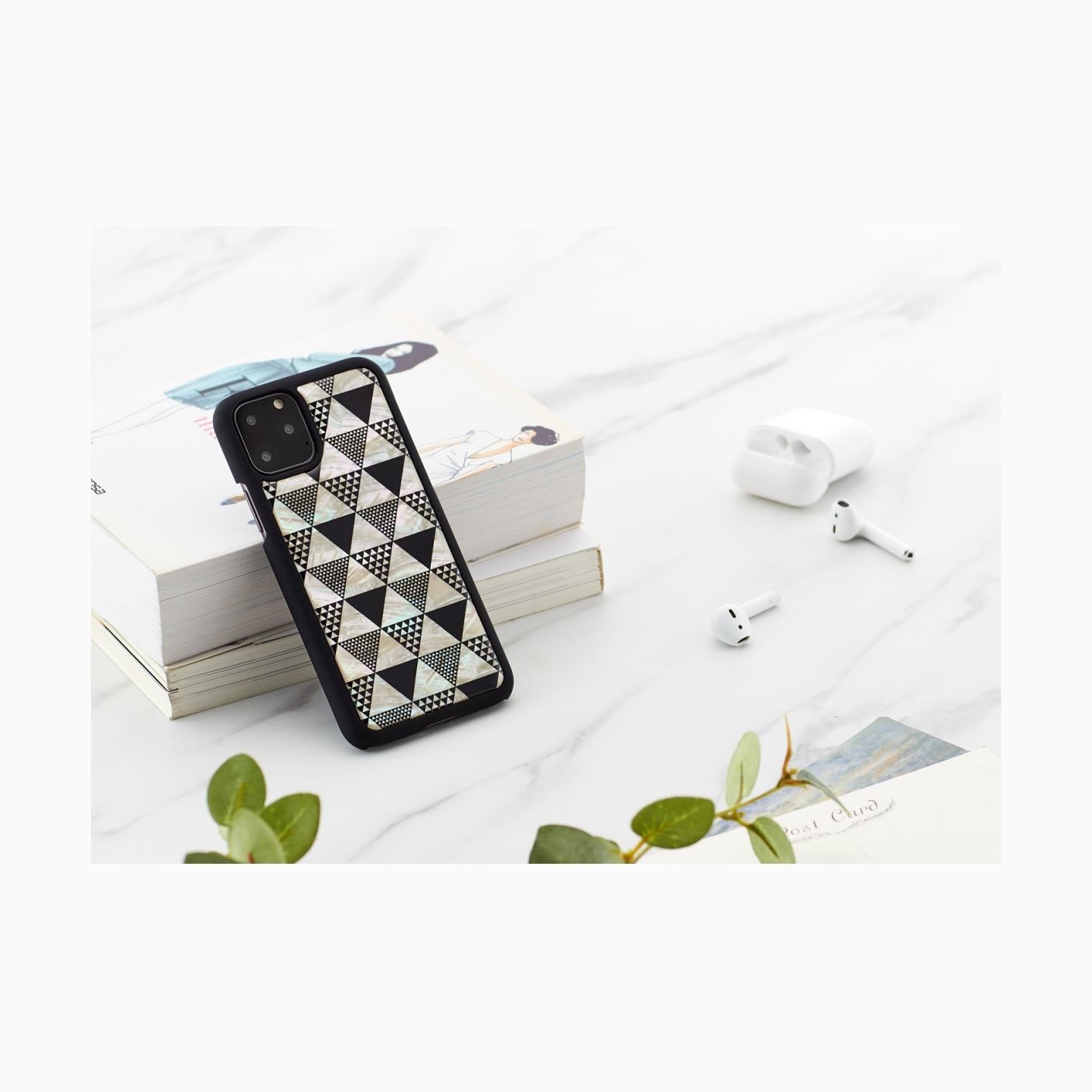 Ikins SmartPhone case iPhone 11 Pro pyramid black