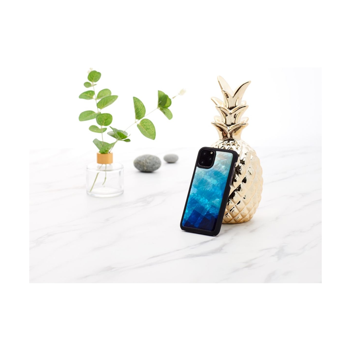 Ikins SmartPhone case iPhone 11 Pro blue lake black