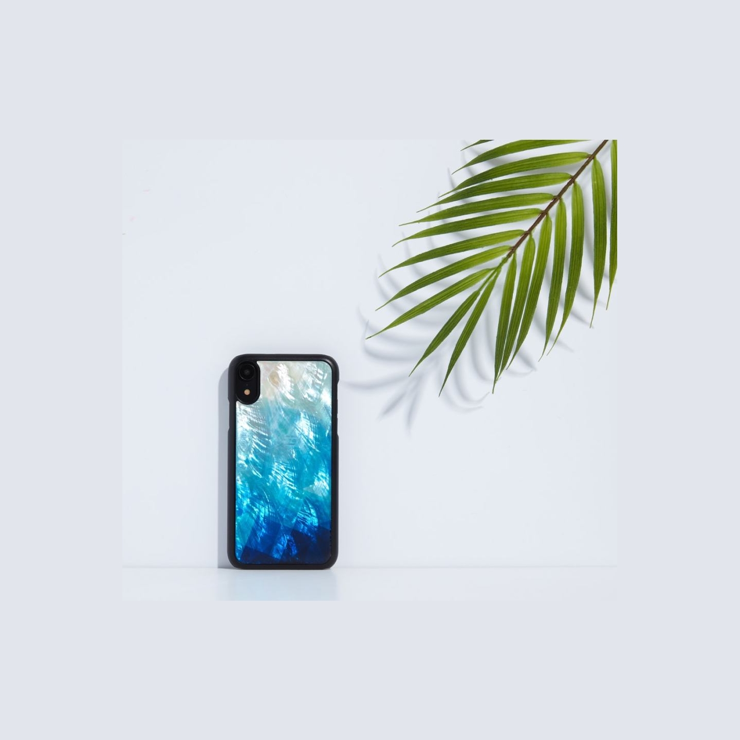 Ikins SmartPhone case iPhone XR blue lake black
