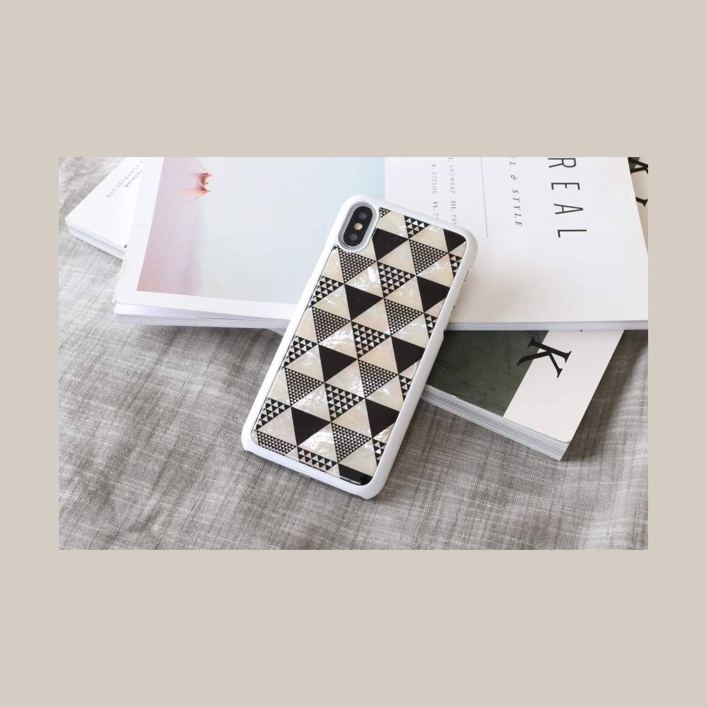 Ikins SmartPhone case iPhone XS/S pyramid white