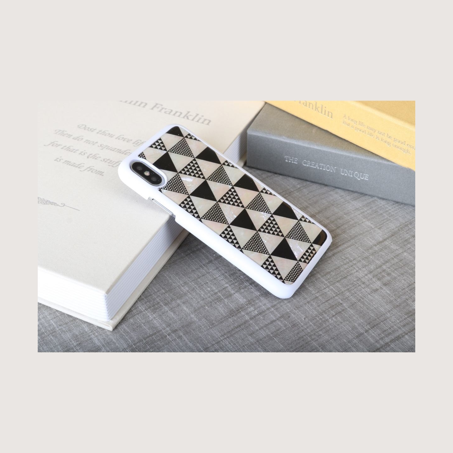 Ikins SmartPhone case iPhone XS/S pyramid white