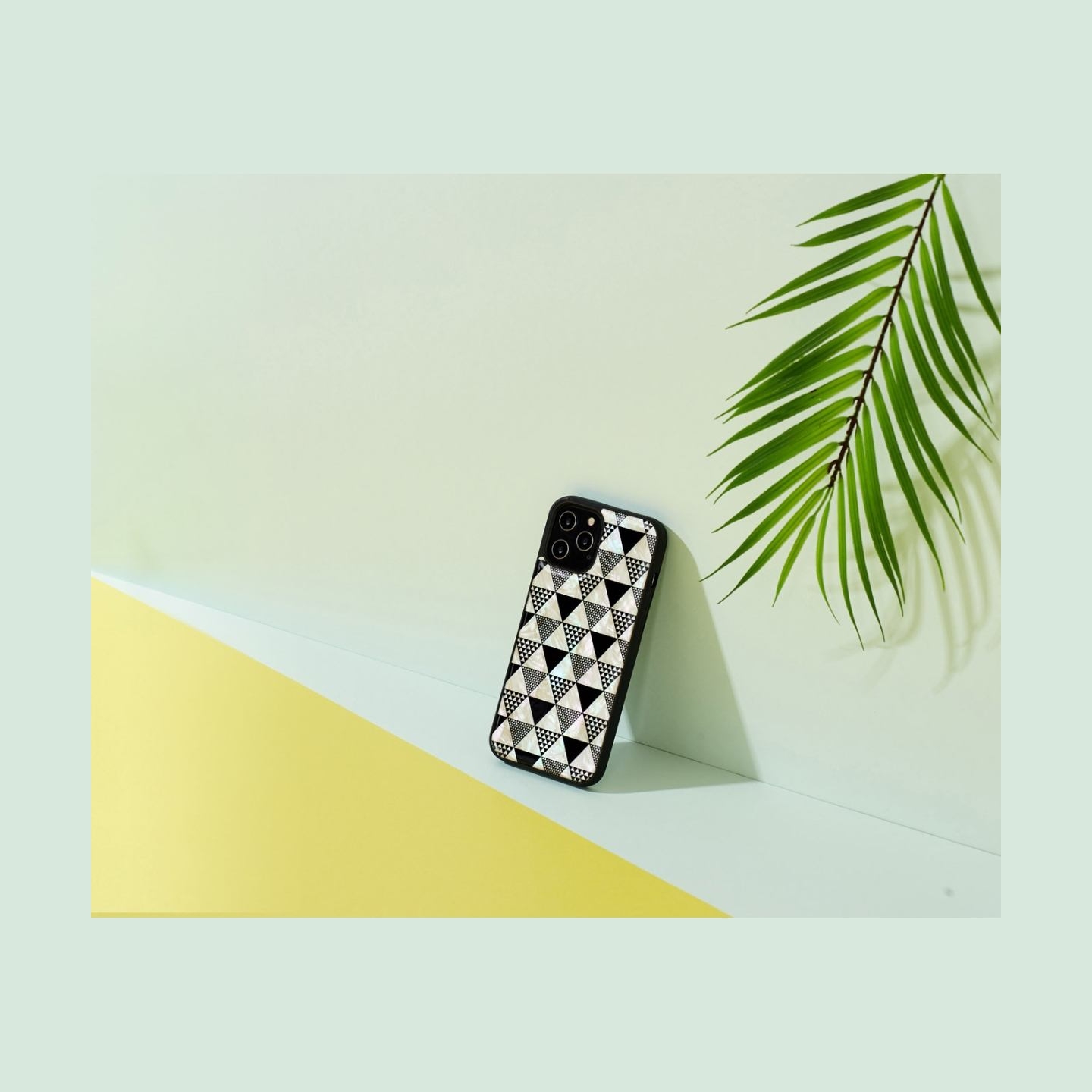 Ikins case for Apple iPhone 12/12 Pro pyramid black