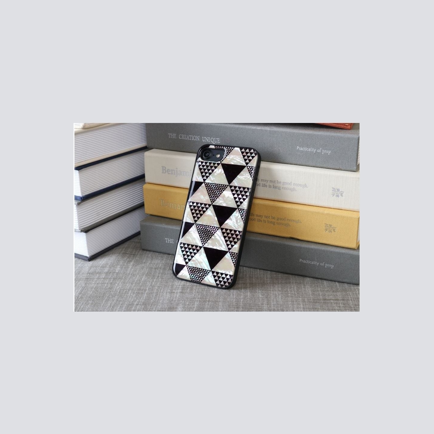 Ikins case for Apple iPhone 8/7 pyramid black