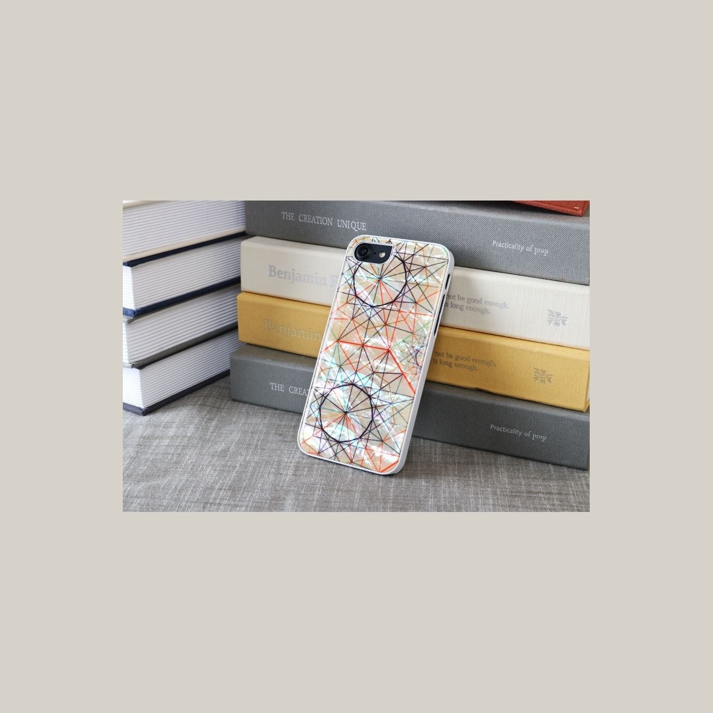 Ikins case for Apple iPhone 8/7 artist white