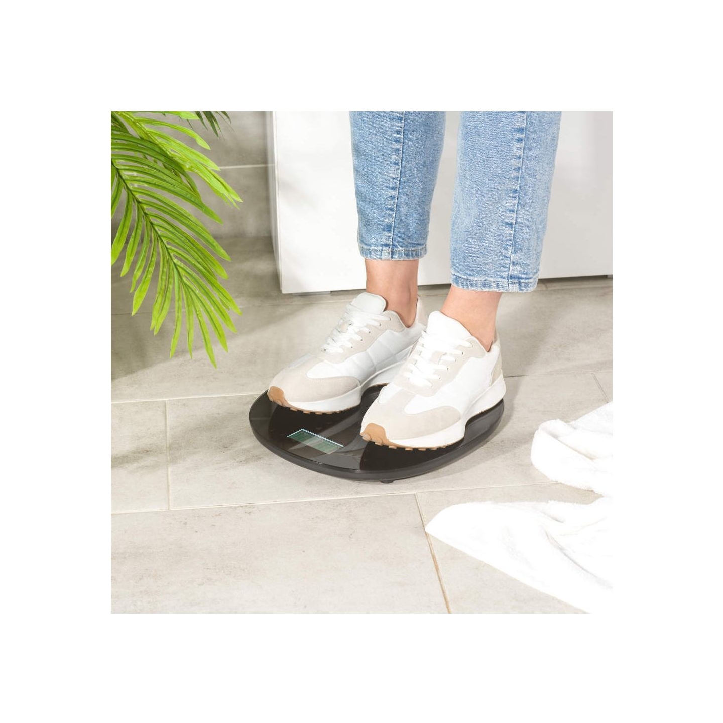 Salter SA00709BFEU12 Round Electronic Scale, Black