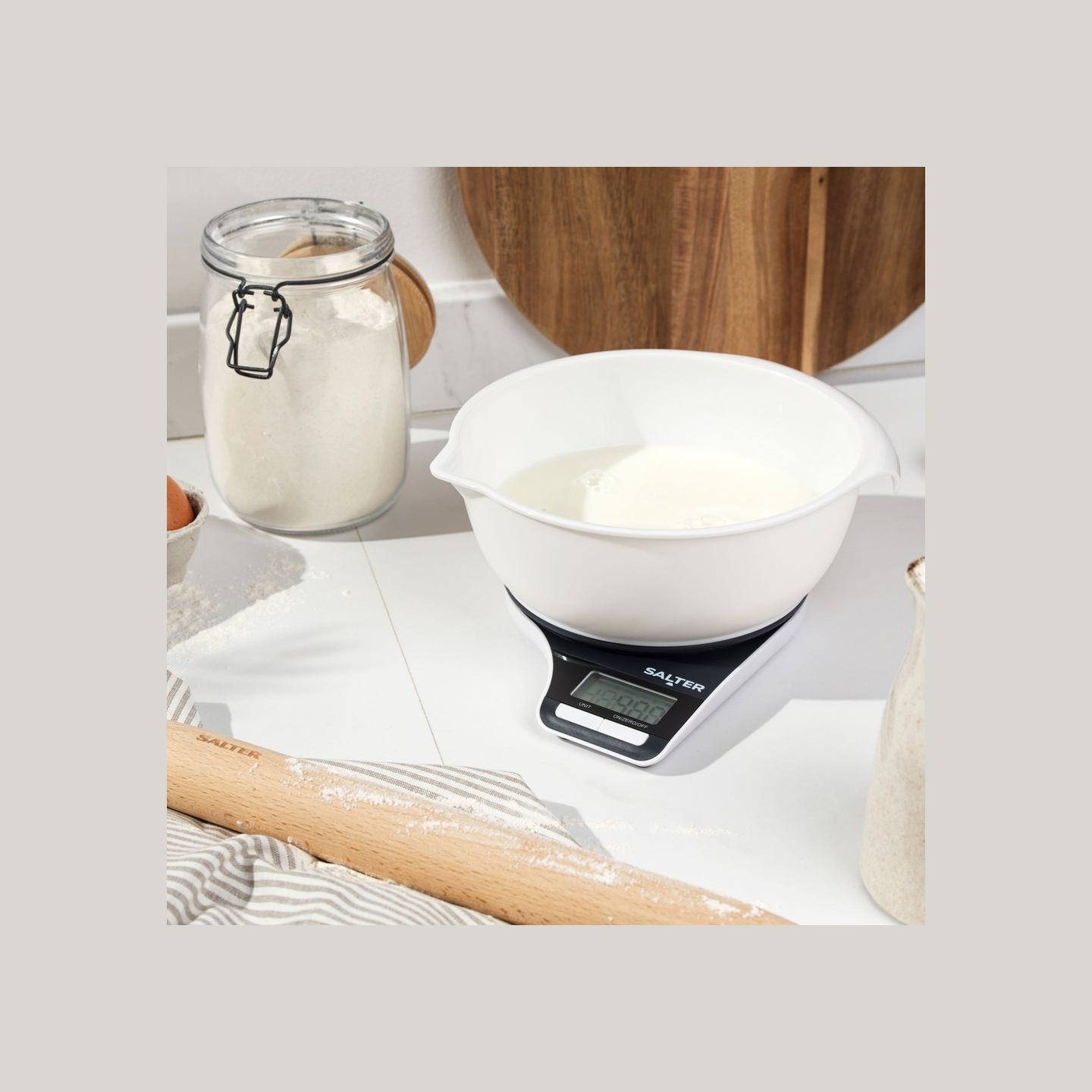 Salter 1089 BCFEU12 Electronic Jug Scale Black/White
