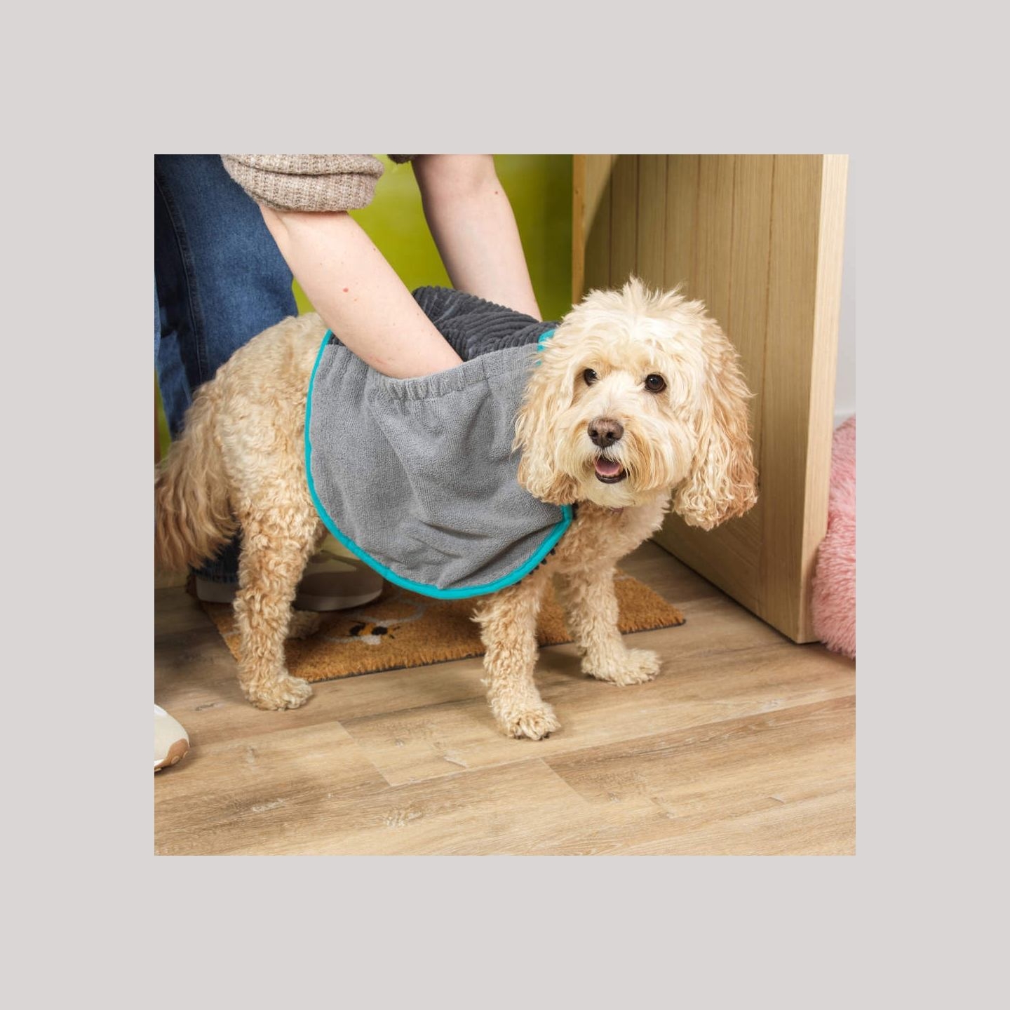 Beldray LA036164UFEU7 Anti-bac Pet Drying Towel With Pockets