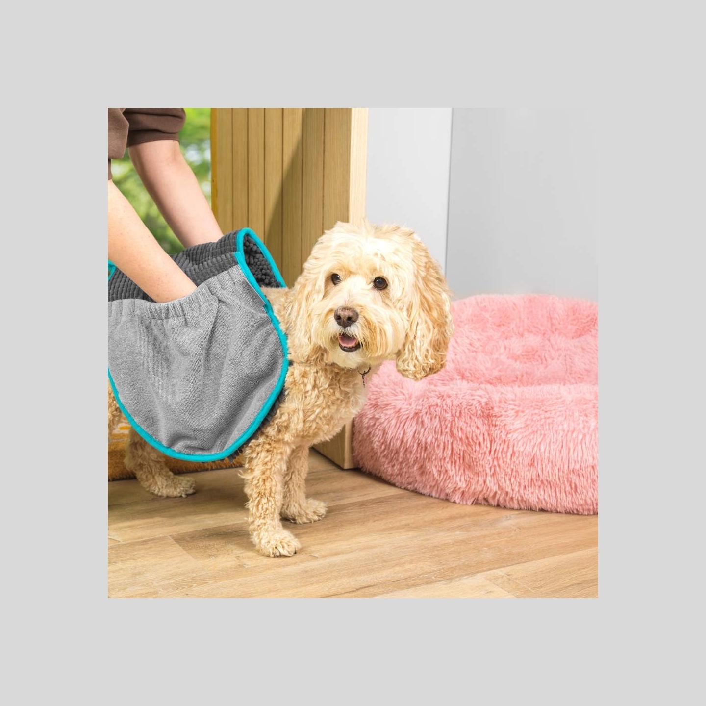 Beldray LA036164UFEU7 Anti-bac Pet Drying Towel With Pockets