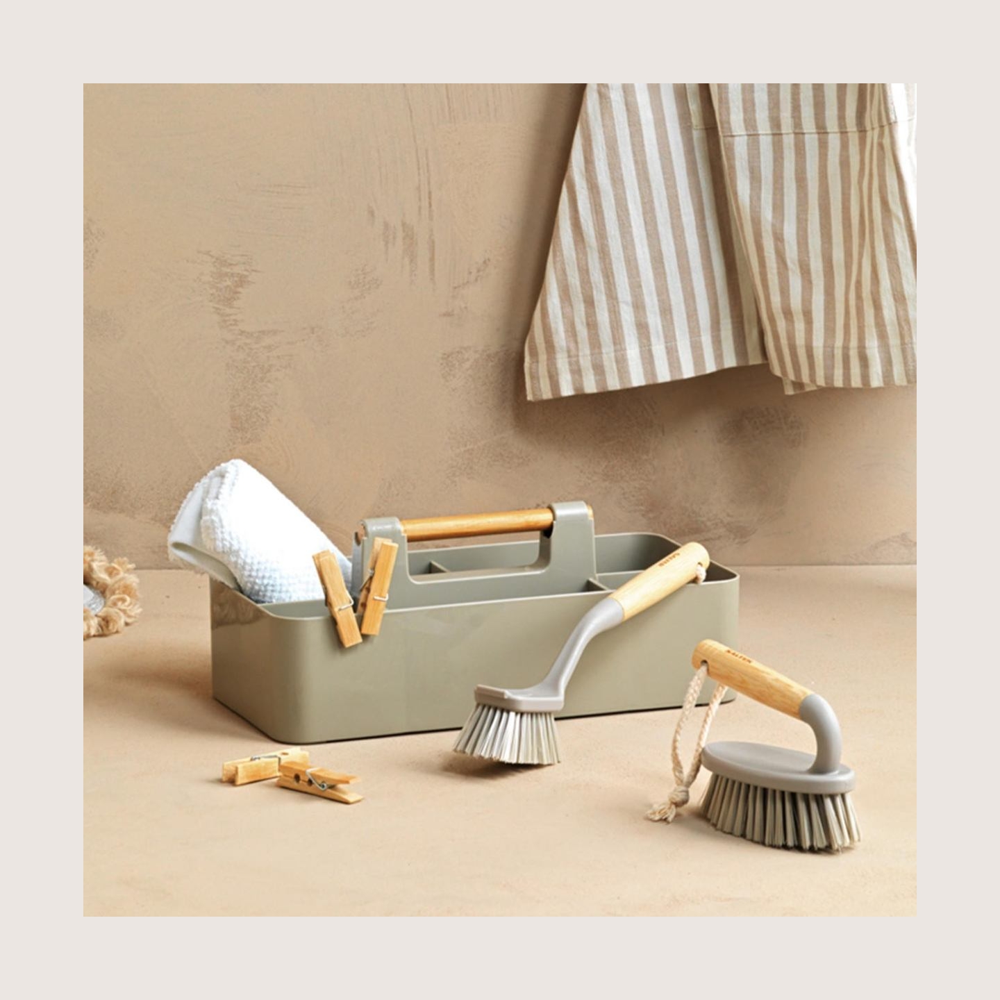 Salter LASAL71397WEU7 WARM DISH BRUSH - GREY - FSC 100%