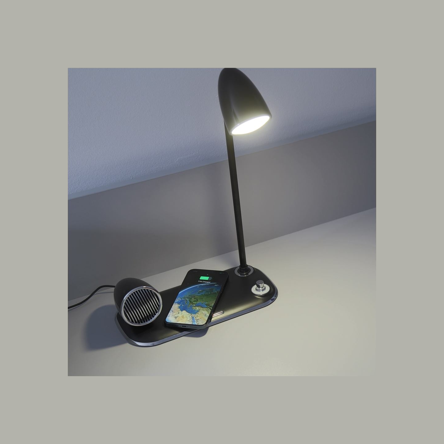 Tellur Nostalgia Wireless Desk Charger, Bluetooth Speaker, Desk Lamp black