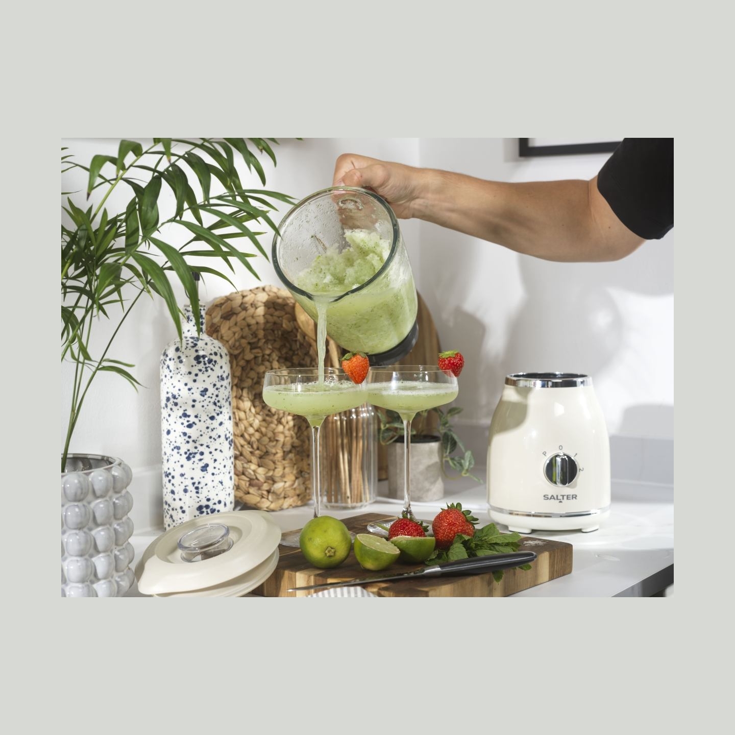 Salter EK6687CRMVDE Retro  Glass Jug Blender