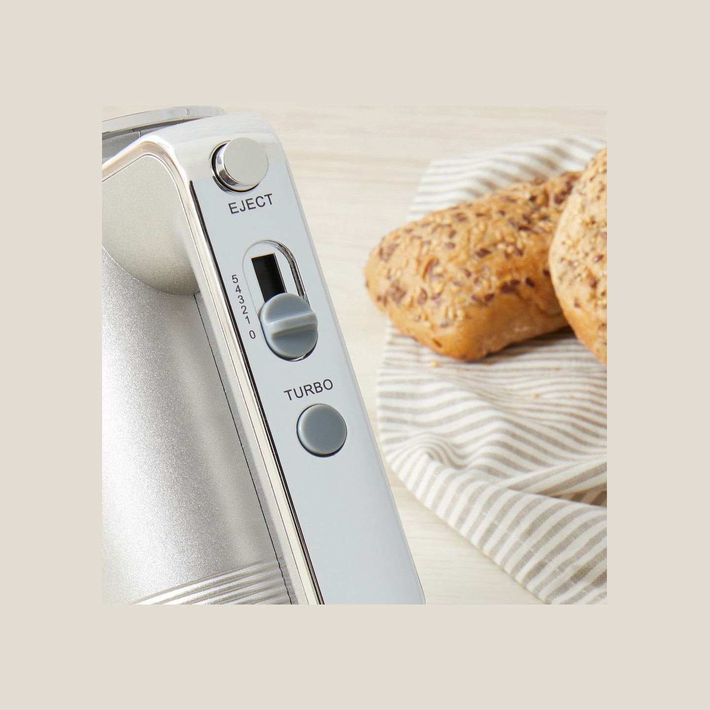 Petra PT5250VDEEU10 Easy Store Hand mixer