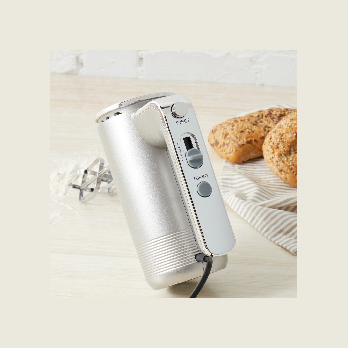 Petra PT5250VDEEU10 Easy Store Hand mixer