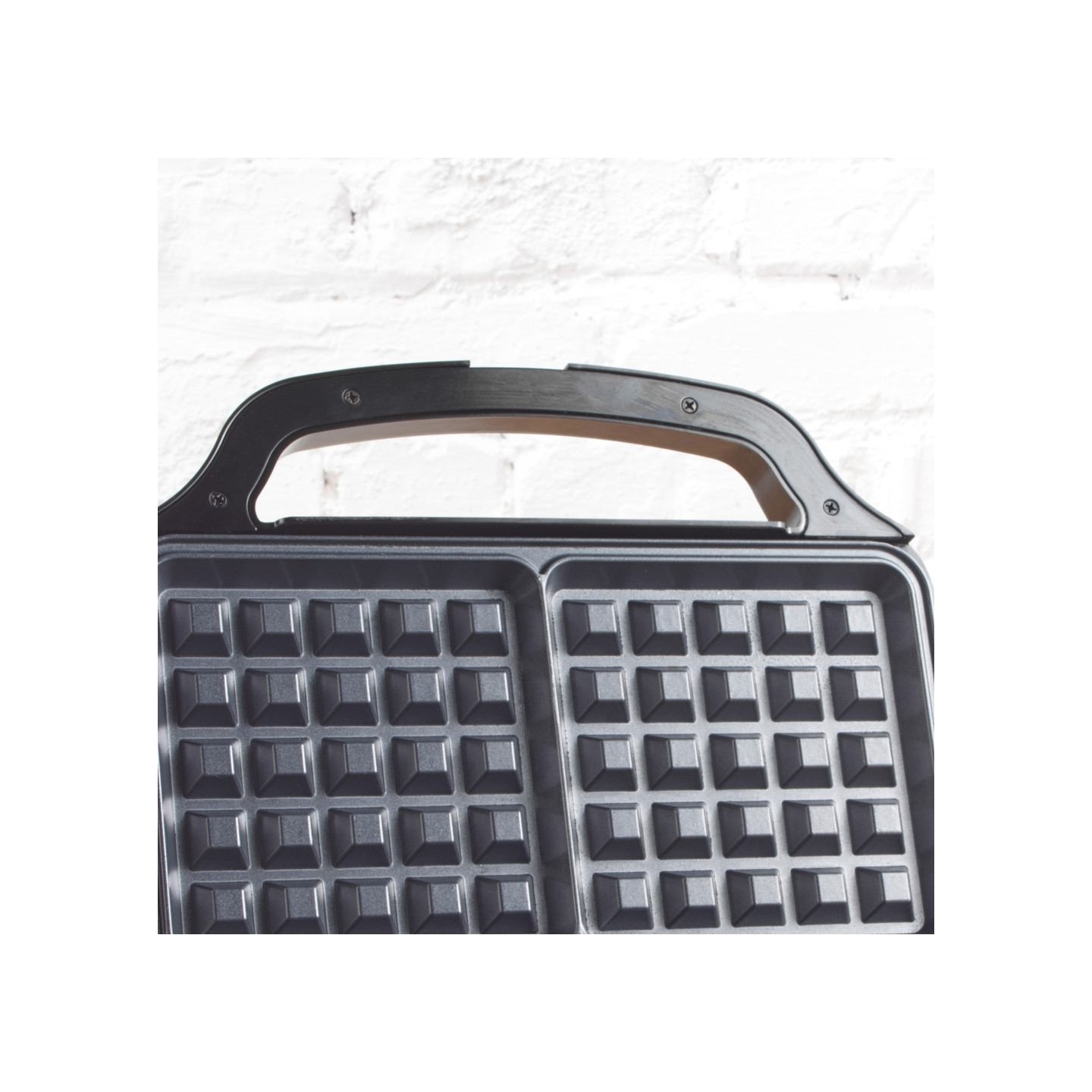 Petra PT2249TFVDE Deep Fill Waffle maker