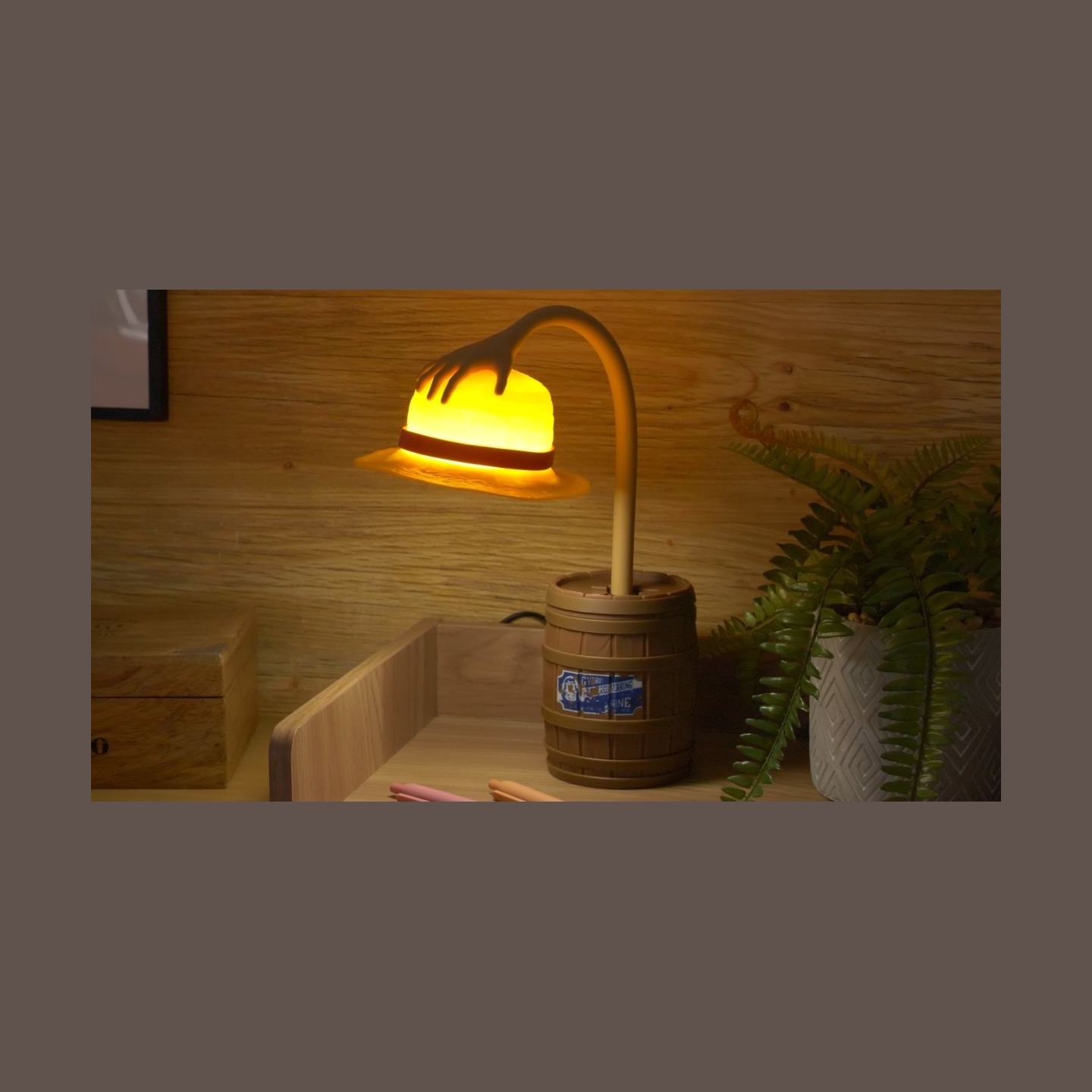 Paladone Straw Hat Posable Light