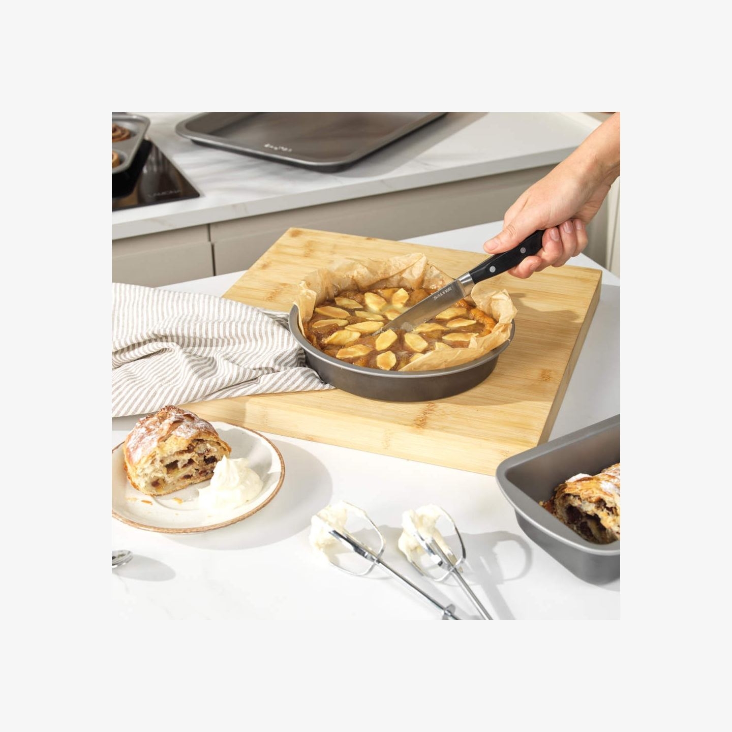 Salter BW13662 Essentials 20cm Round Tin
