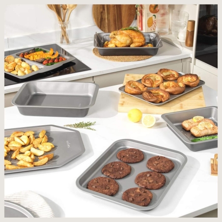 Salter BW13664 Essentials 26cm Square Baking Tin