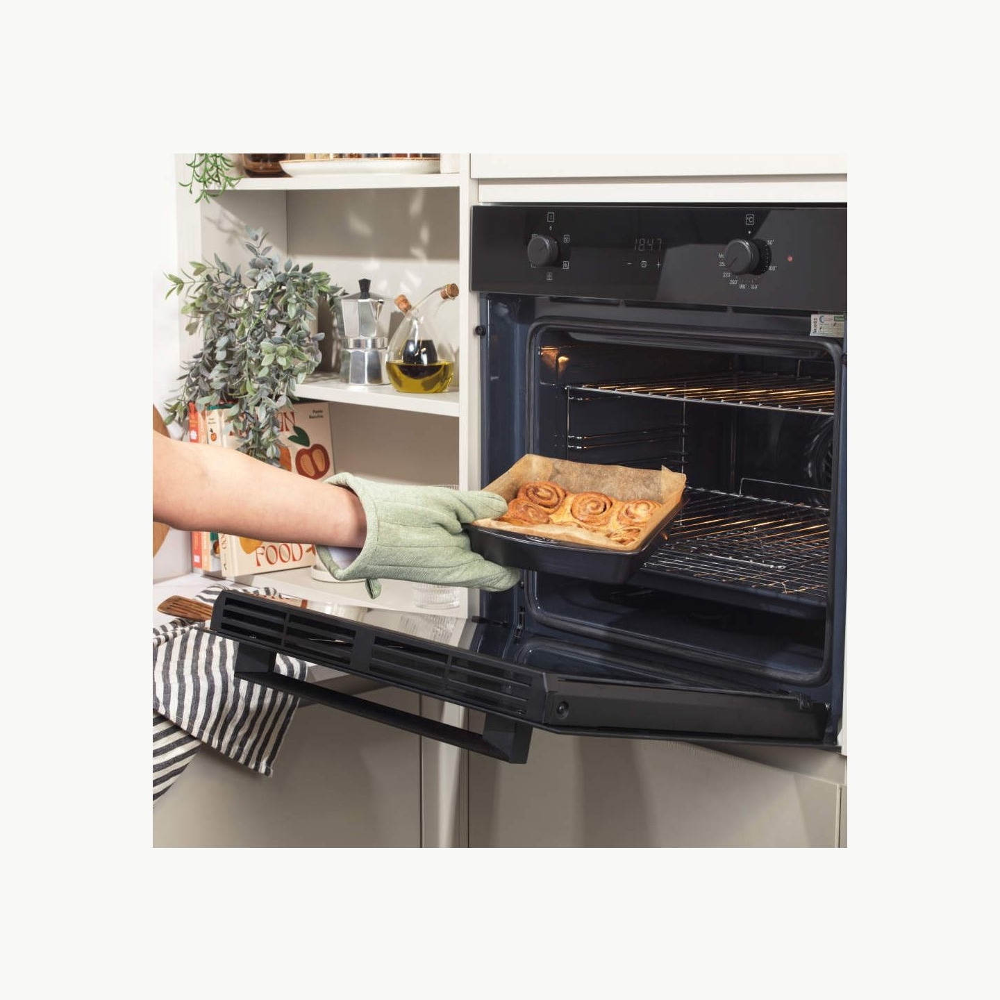 Salter BW14176 100%  Recycled Carbon Steel 21cm Square Pan