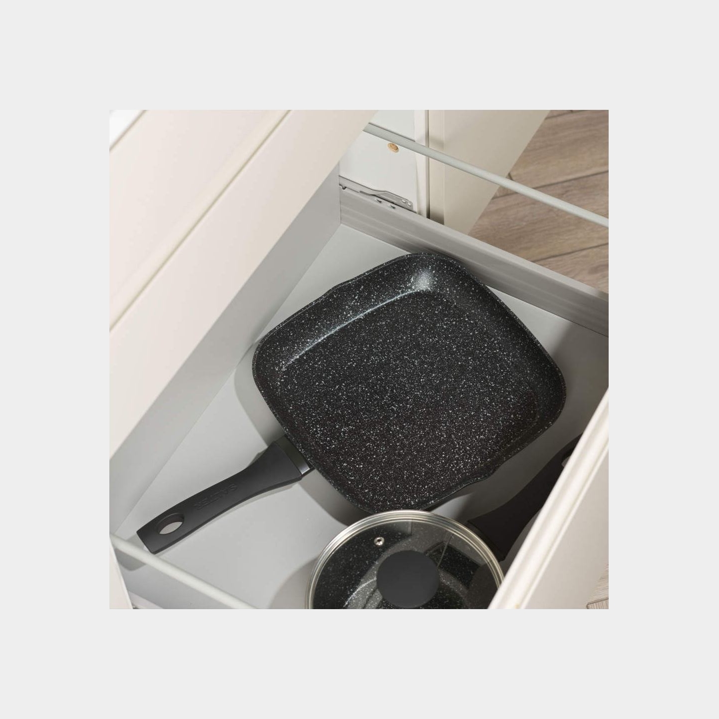 Salter BW10702BRMFOB Megastone Thermo Collar 28cm Griddle Pan