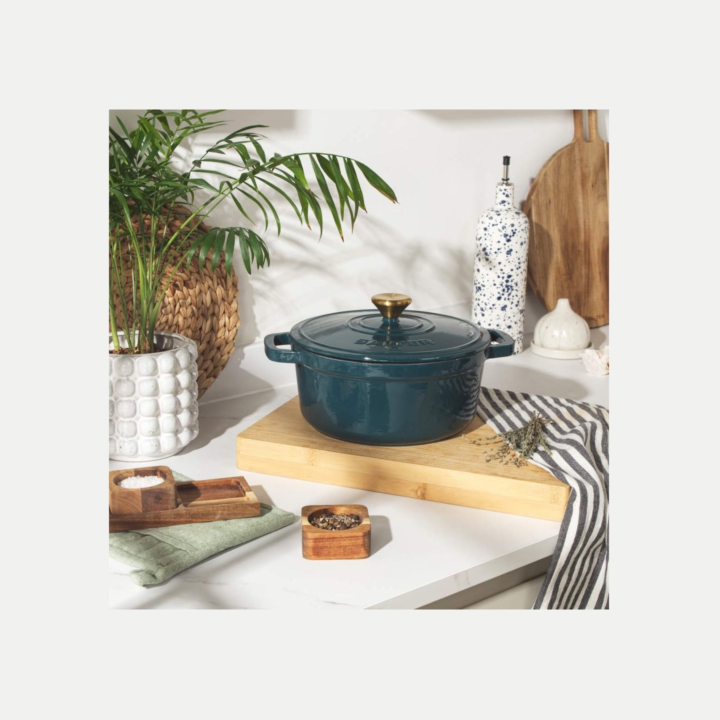 Salter BW13771GR Chester 3.4L Cast Iron Casserole Pot 24 cm, Green