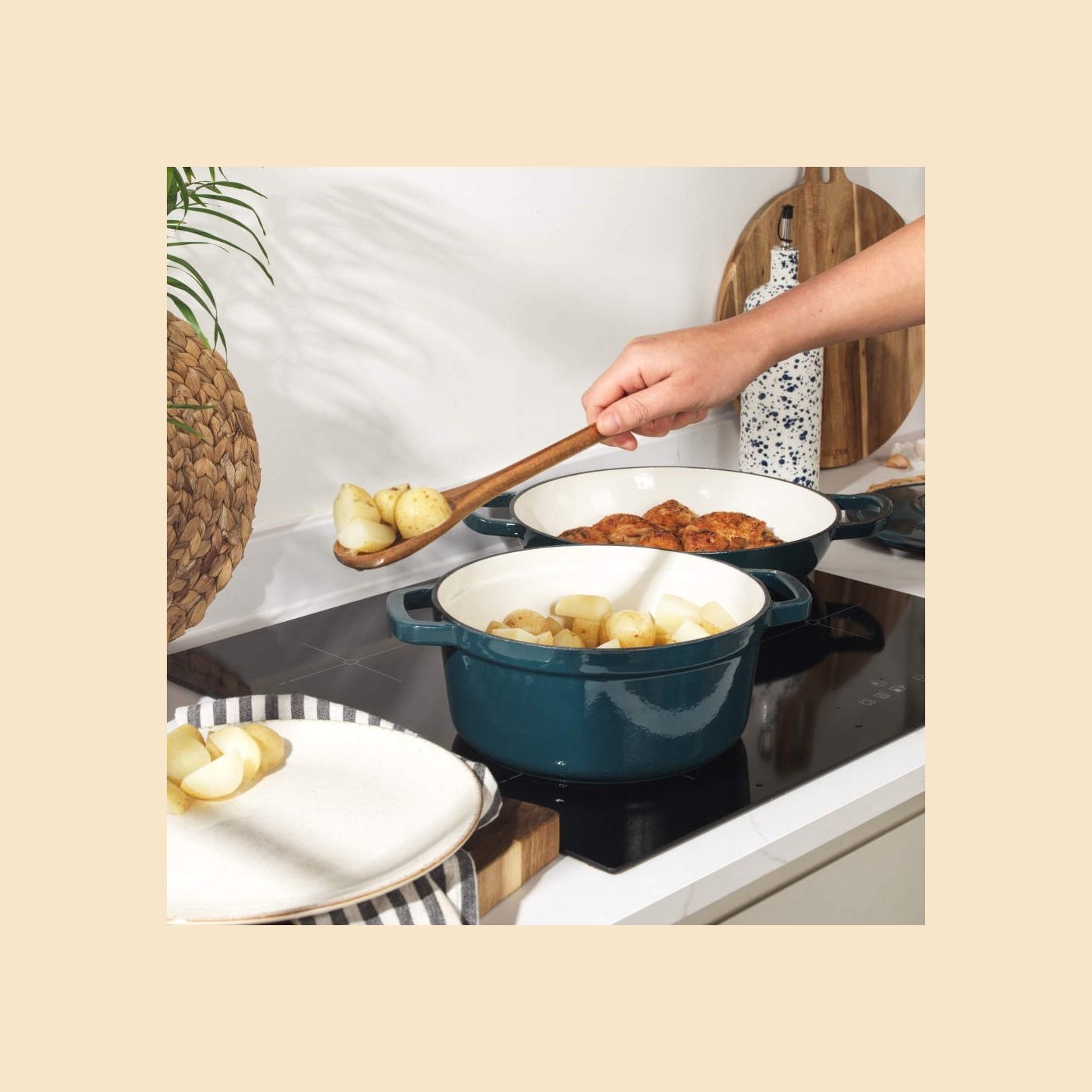 Salter BW13771GR Chester 3.4L Cast Iron Casserole Pot 24 cm, Green
