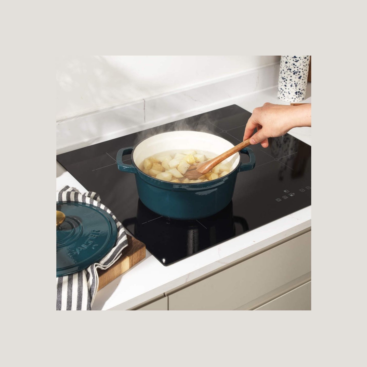 Salter BW13771GR Chester 3.4L Cast Iron Casserole Pot 24 cm, Green