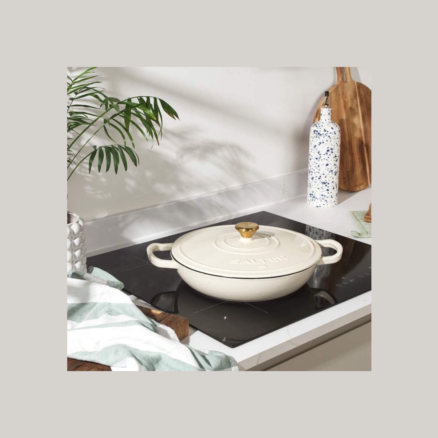 Salter BW13772C Chester 2.8L Shallow Cast Iron Casserole Pot 30 cm, Cream