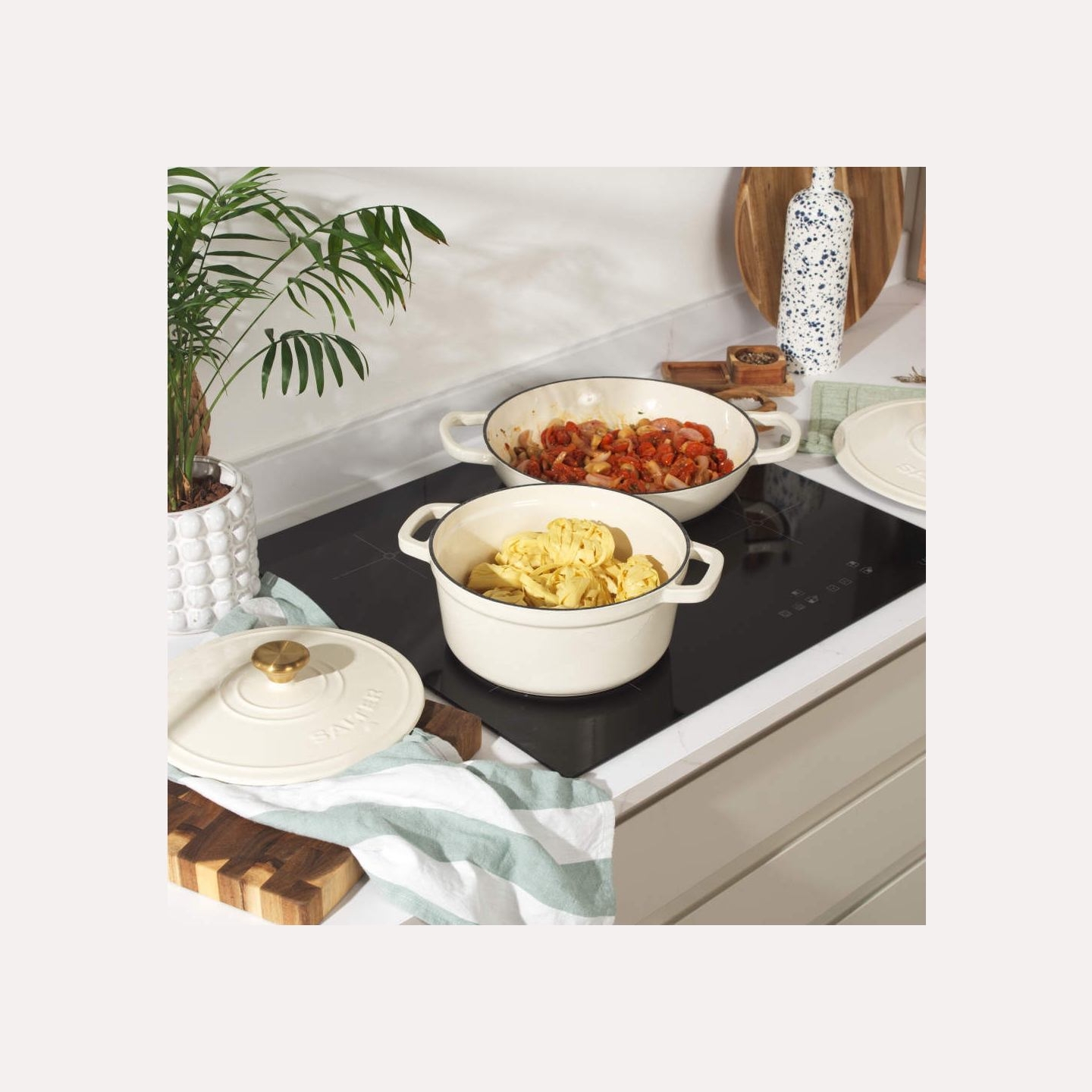 Salter BW13771C Chester 3.4L Cast Iron Casserole Pot 24 cm, Cream