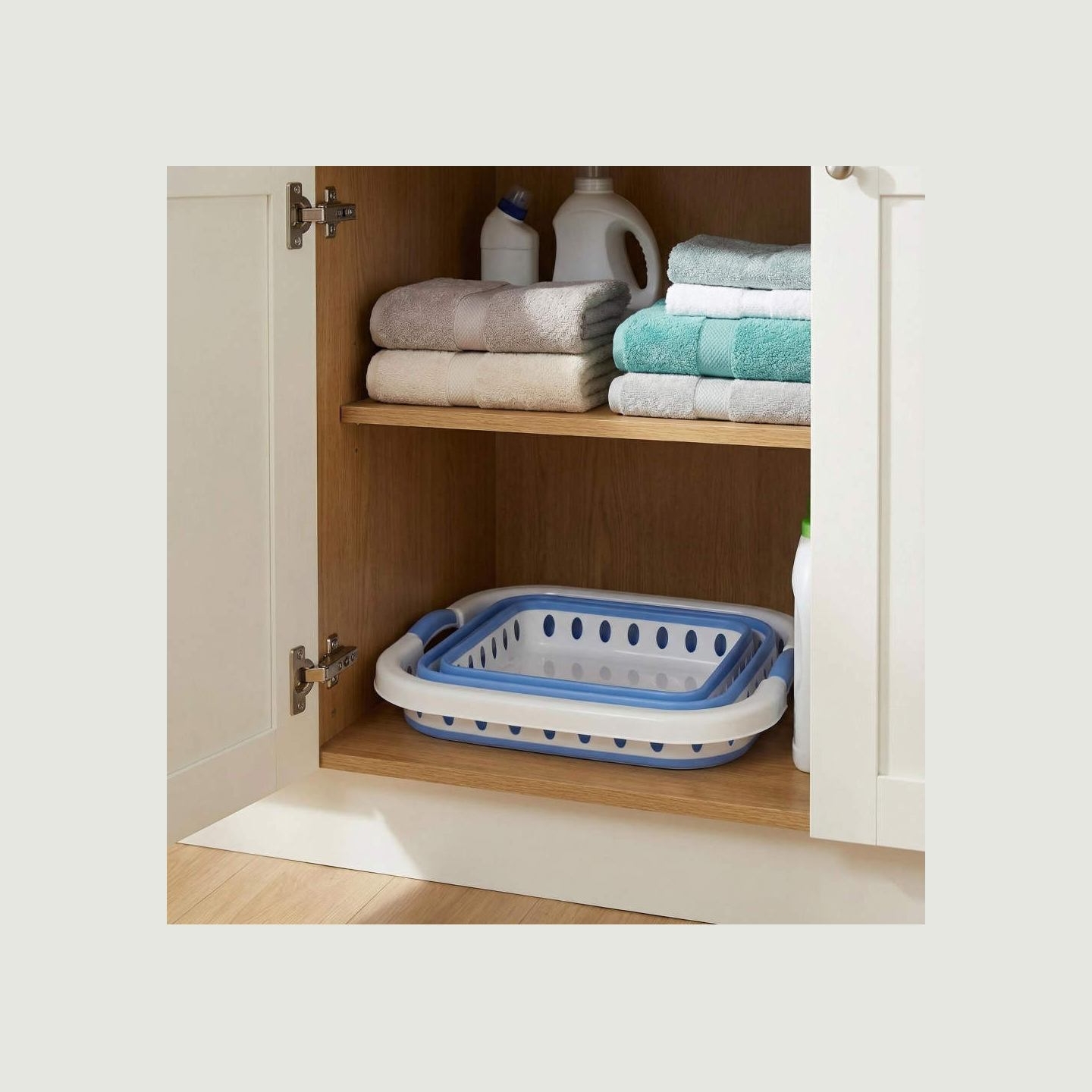 Beldray LA00000152EU7  40L Collapsible Laundry Basket, White/Blue