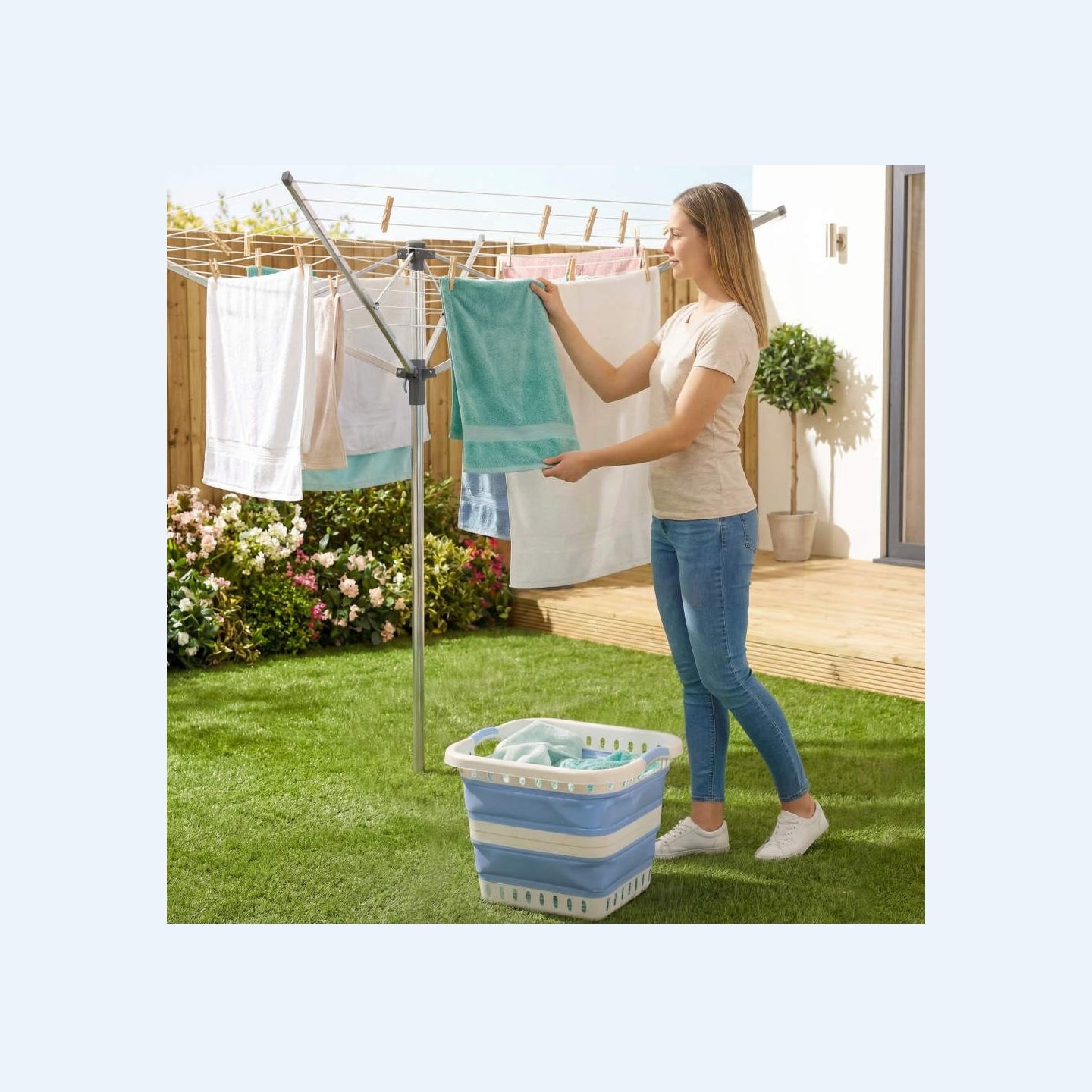 Beldray LA00000152EU7  40L Collapsible Laundry Basket, White/Blue