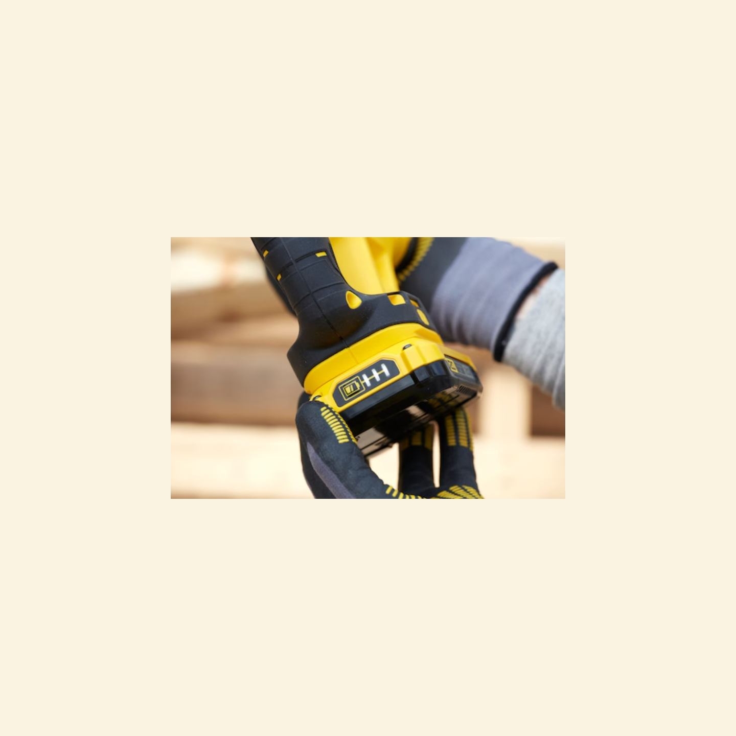 Stanley | 18V V20 Reciprocating Saw - 2 x 2.0Ah Kitbox | SFMCS300D2K-QW | 18 V