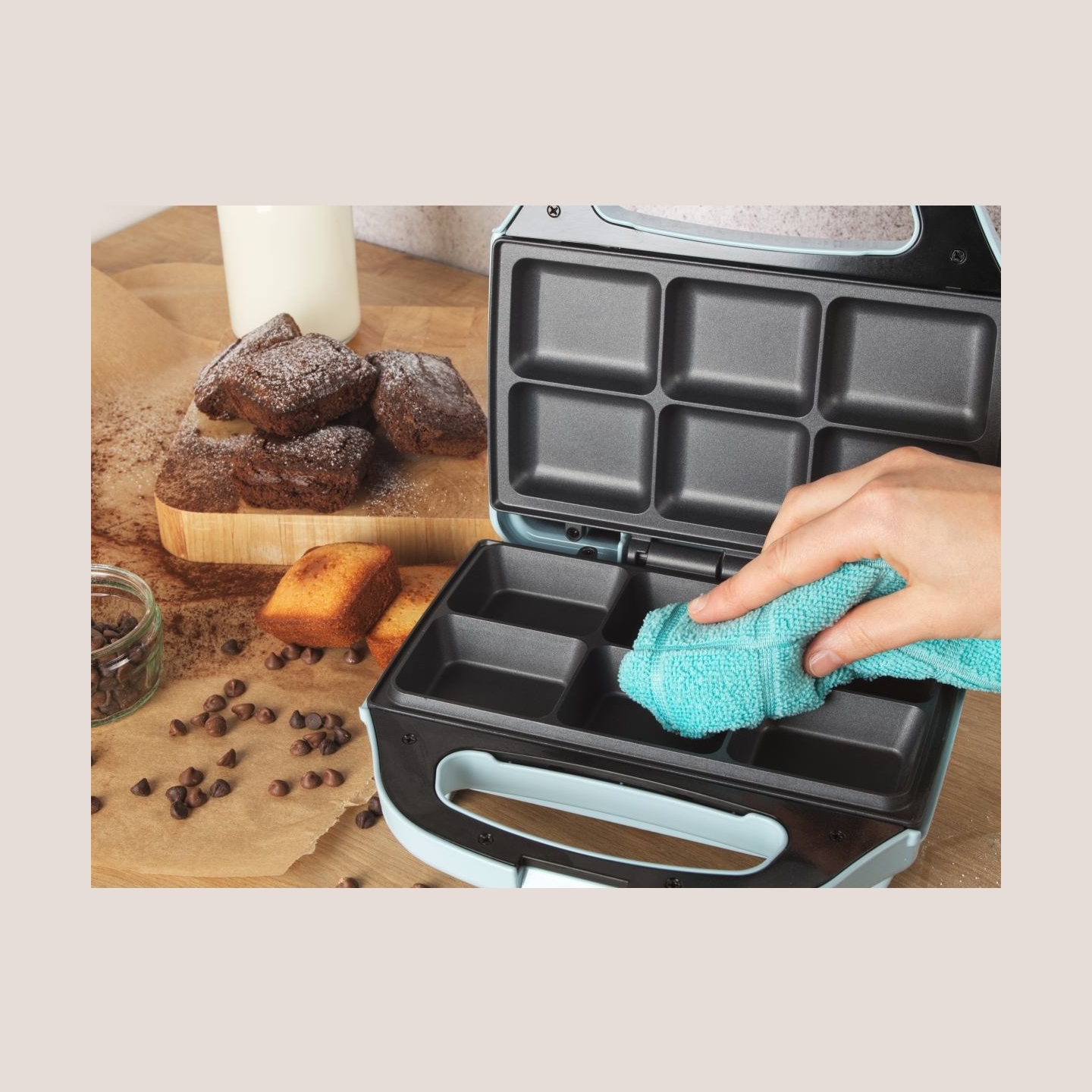 Giles & Posner EK5921GSBLVDE Cake Maker